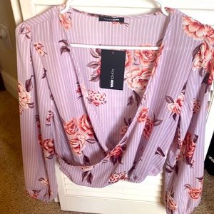 Beautiful blouse perfect for spring!!! New with tags!!